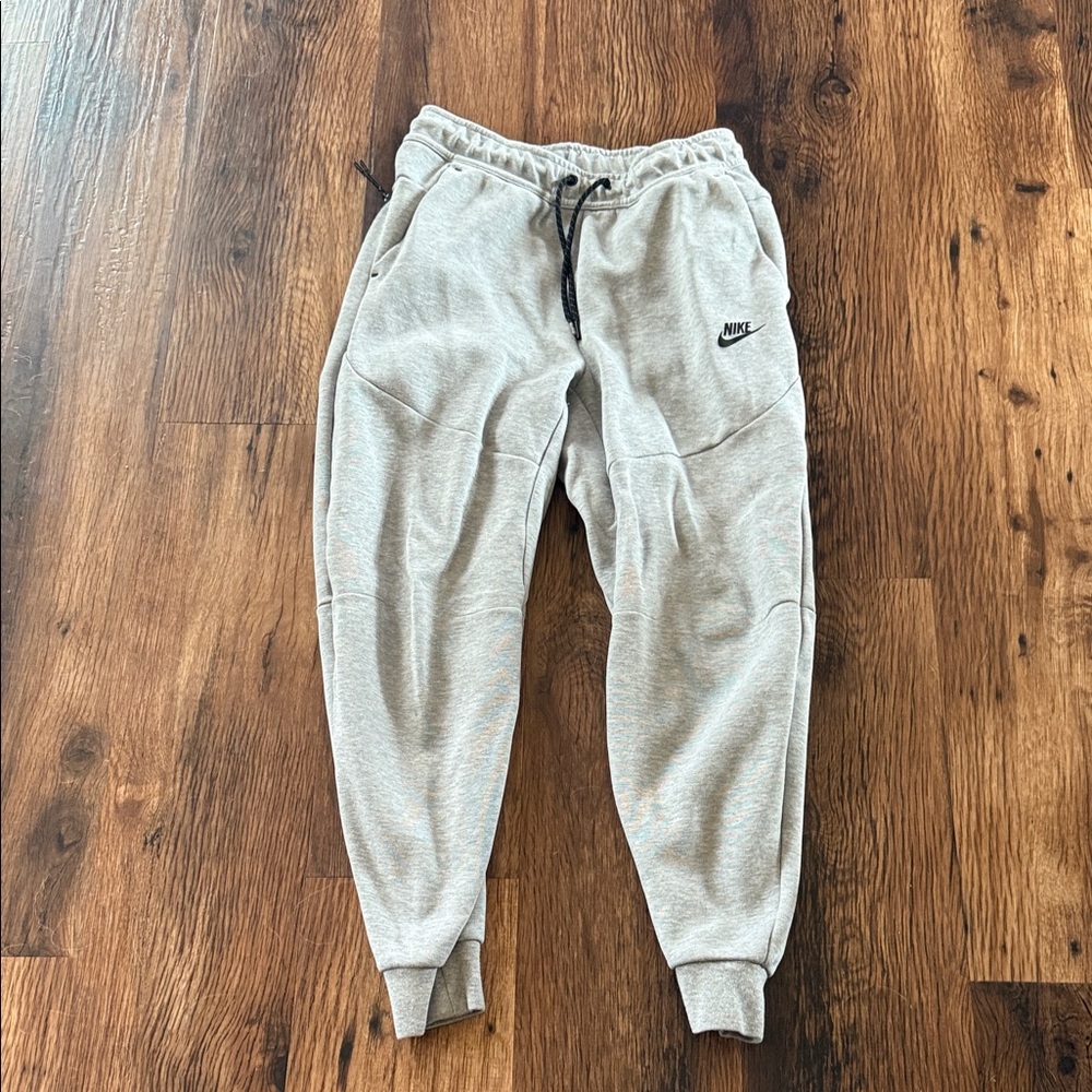 Nike Men’s Light Gray Sweatpants